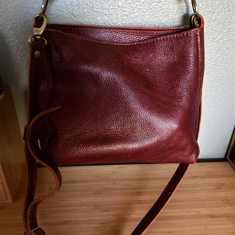 Portland Leather Triangle Bag Nutmeg AP